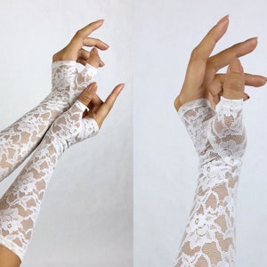 White Lace Fingerless Gloves / 80s Vintage fashion, perfect for formal events including weddings, quinceaneras and debutante balls