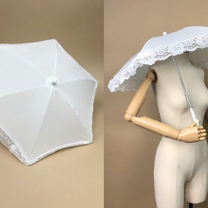 Vintage Small White Parasol w/ Lace Trim, 70s White Parasol, Great For Weddings, Vintage Prairie, Cottage Core, 70s Tea Party, Wedding