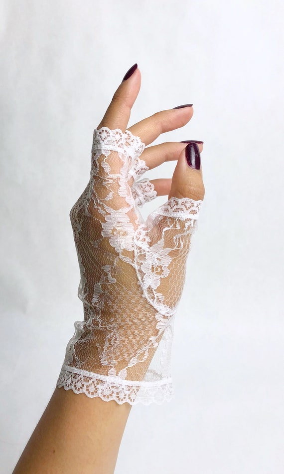 Vintage 1980s White Fingerless Lace Gloves, 80s B… - image 3