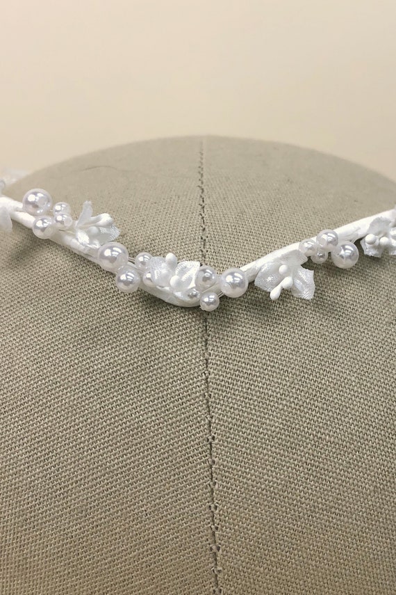 Vintage 1980s V-Shaped Flower Girl Wreath Crown, … - image 6