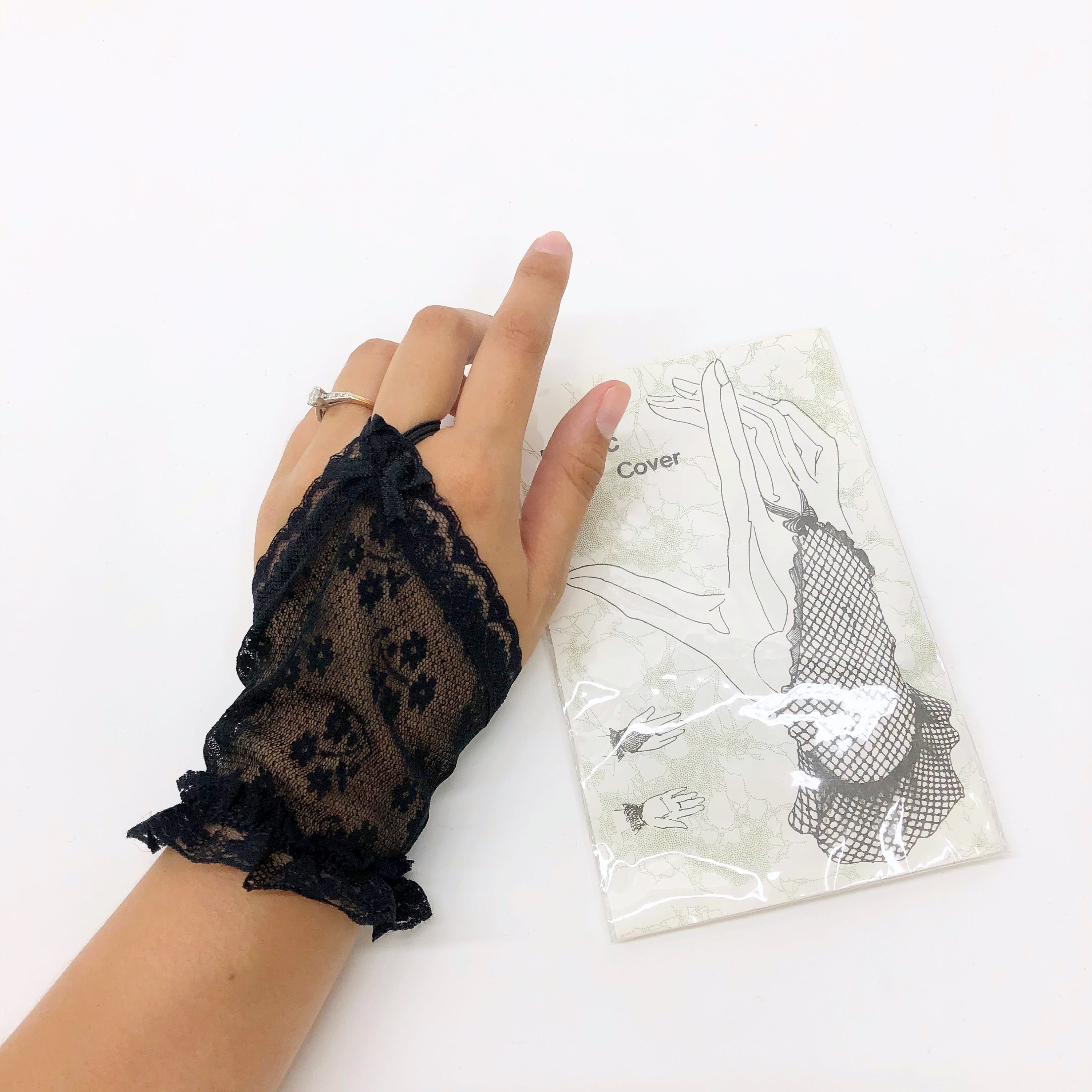Metamorphose Black Lace Gloves with Cameo - Gloves and Wristwear - Lace  Market: Lolita Fashion Sales