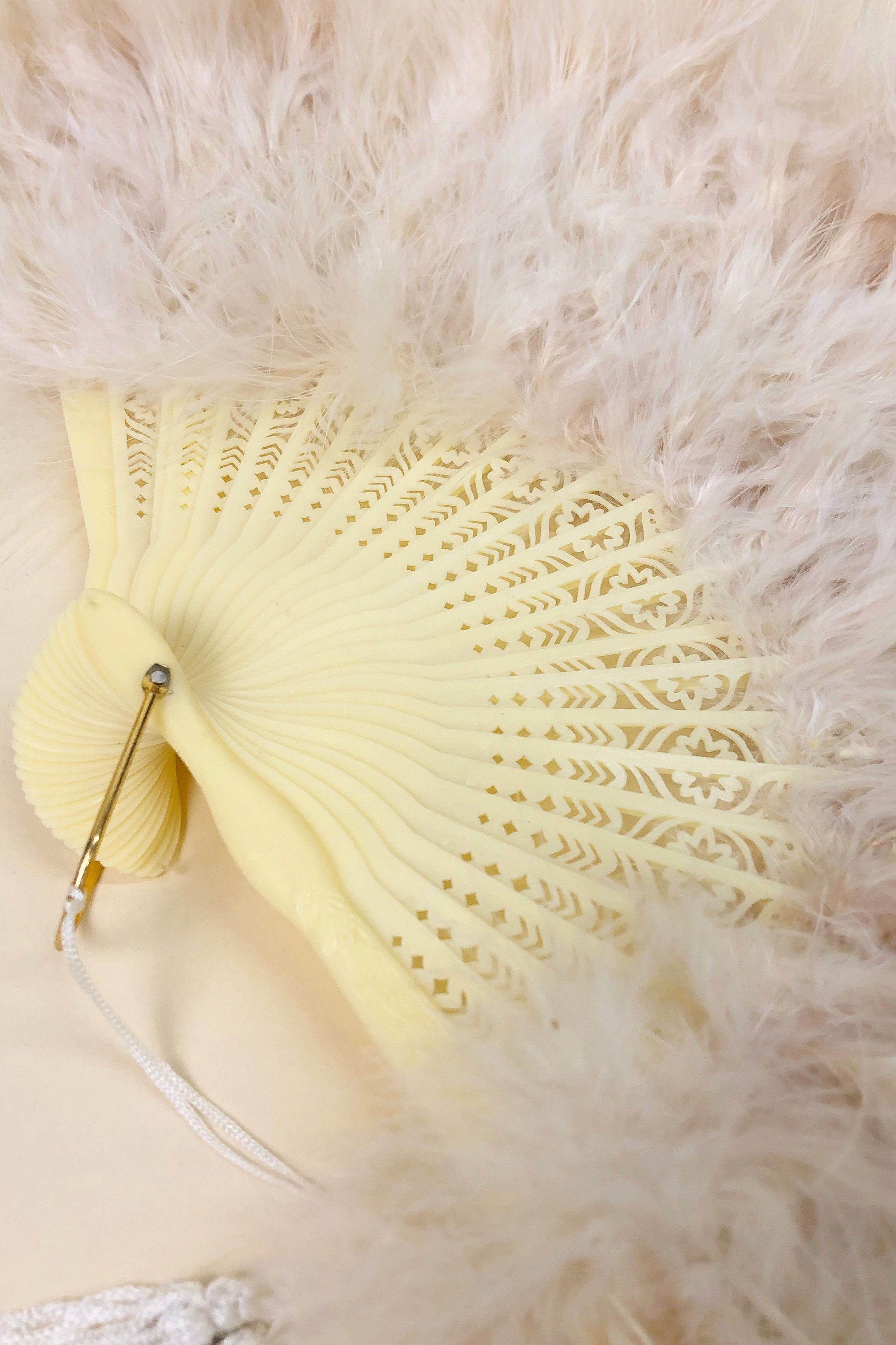 Vintage Style Ivory Marabou Feather Fan