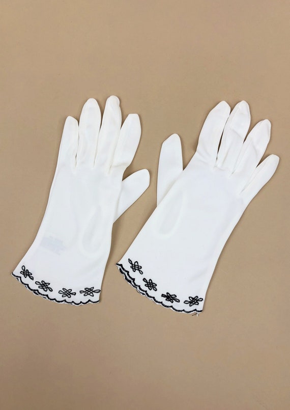 Betty Gloves, Vintage 1950's White Gloves, 50's  … - image 2