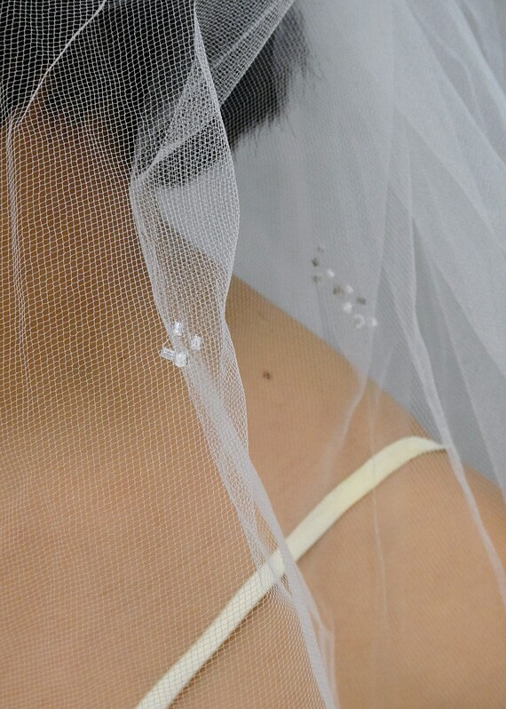 Astra Veil, Vintage 1990s White Fingertip  Veil, … - image 4