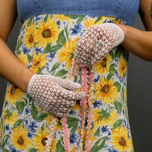 Isabella Gloves, Vintage 1980s White Crochet Gloves, 100% Cotton Gloves, Vinage Deadstock, Wedding Gloves, Bridal Gloves, Tea Party Gloves