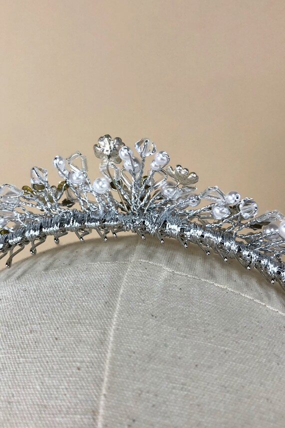 Vintage 1990s Silver Bridal Floral Tiara Hair Com… - image 9