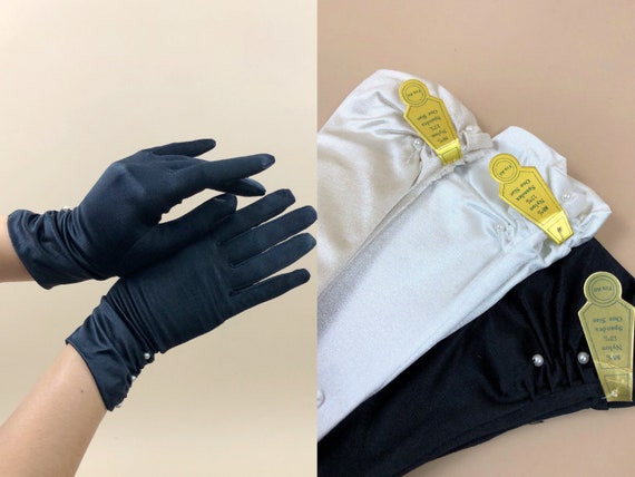 Vintage Wrist Length Gloves, 1970s Bridal Gloves,… - image 1