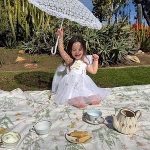 Vintage Small White Lace Parasol, 70s Small Parasol, Great For Weddings, Vintage Prairie, Cottage Core, 70s Tea Party, Wedding Accessories