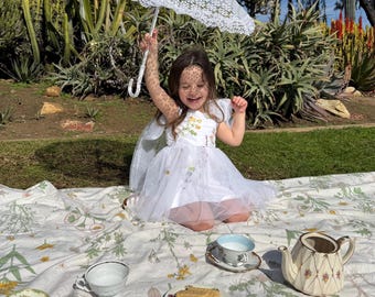 Vintage Small White Lace Parasol, 70s Small Parasol, Great For Weddings, Vintage Prairie, Cottage Core, 70s Tea Party, Wedding Accessories