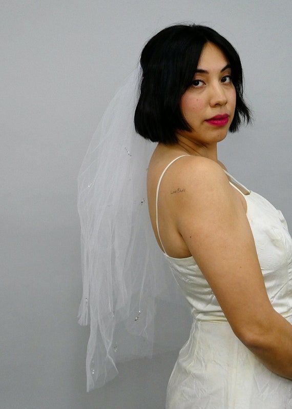 Astra Veil, Vintage 1990s White Fingertip  Veil, … - image 6