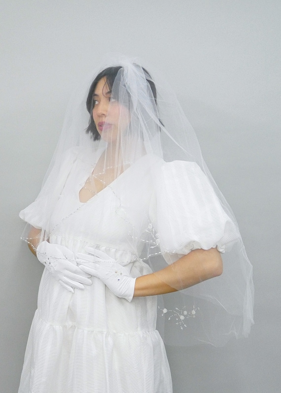 Amara Veil, Vintage 1990s Fingertip Length White … - image 1