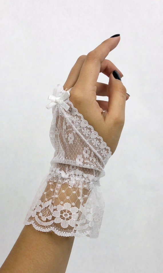 Vintage Floral Cluster Fingerless Lace Gloves, White … Gem