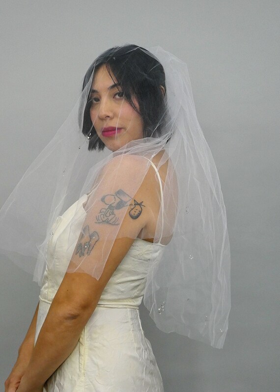 Astra Veil, Vintage 1990s White Fingertip  Veil, … - image 2