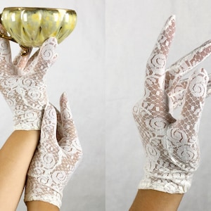 Vintage 1950s Deadstock Soft Ivory Rose Swirl Lace Gloves, Made in Portugal, 50s Bridal Gloves, Vintage Wedding Gloves, Bridal Accessories