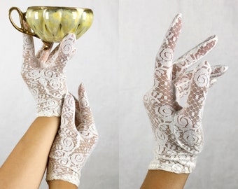 Vintage 1950s Deadstock Soft Ivory Rose Swirl Lace Gloves, Made in Portugal, 50s Bridal Gloves, Vintage Wedding Gloves, Bridal Accessories