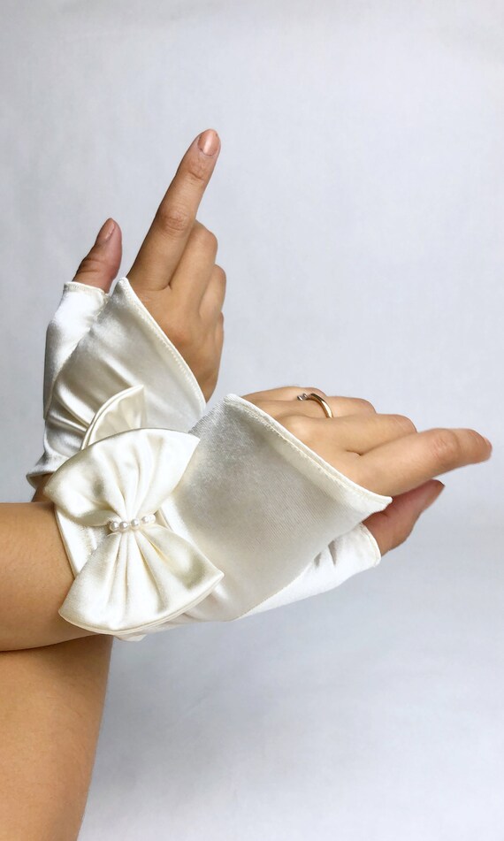 Vintage 1970s Deadstock Fingerless Satin Gloves, … - image 3