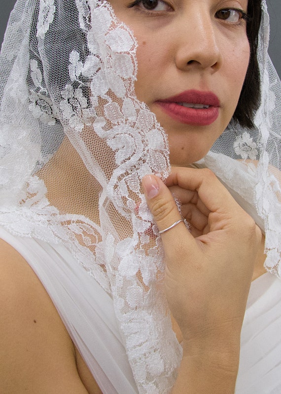 Vintage 1960's White Lace Mantilla Bridal Veil, V… - image 8