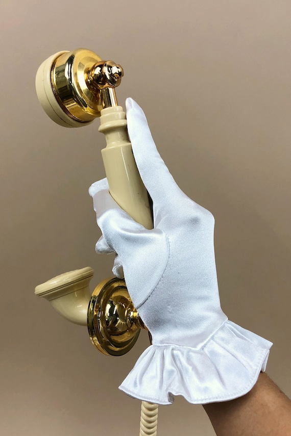 Vintage 1970s White Nylon Gloves w/Slanted Ruffle… - image 4