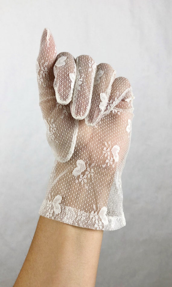 Vintage 1950s Deadstock Hearts Lace Gloves, Roman… - image 7