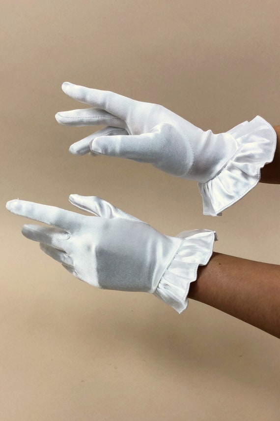 Vintage 1970s White Nylon Gloves w/Slanted Ruffle… - image 5