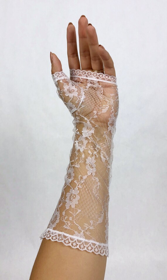 Vintage 1980s White Lace Fingerless Gloves, Deadstock… Gem