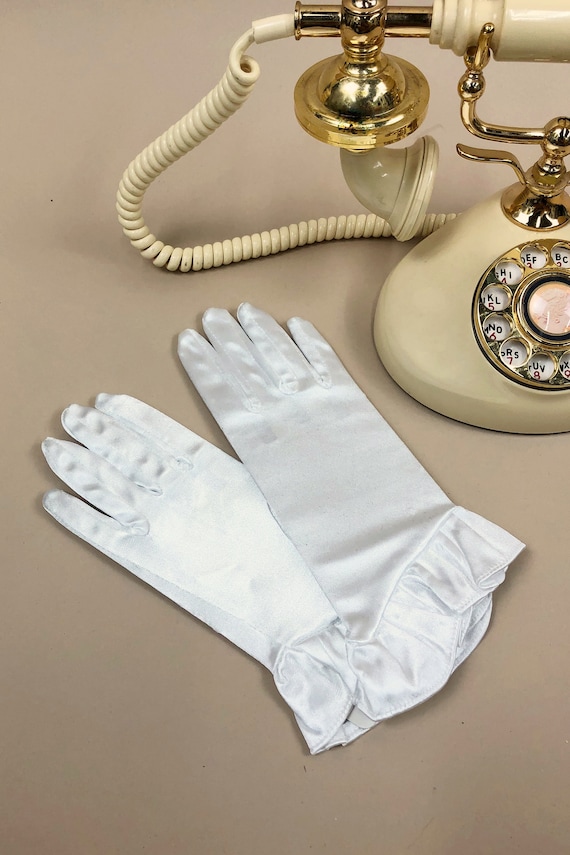 Vintage 1970s White Nylon Gloves w/Slanted Ruffle… - image 3