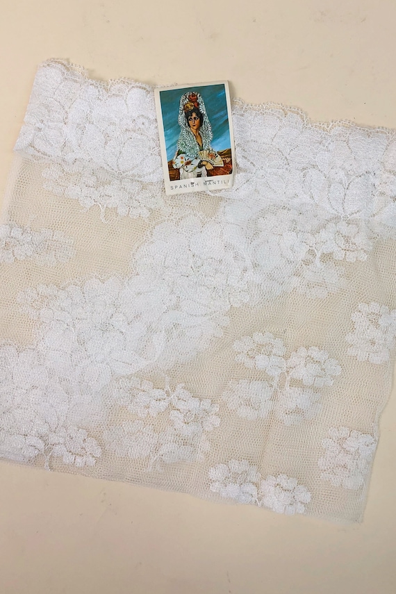 Vintage 1960's White Lace Mantilla Bridal Veil, V… - image 10