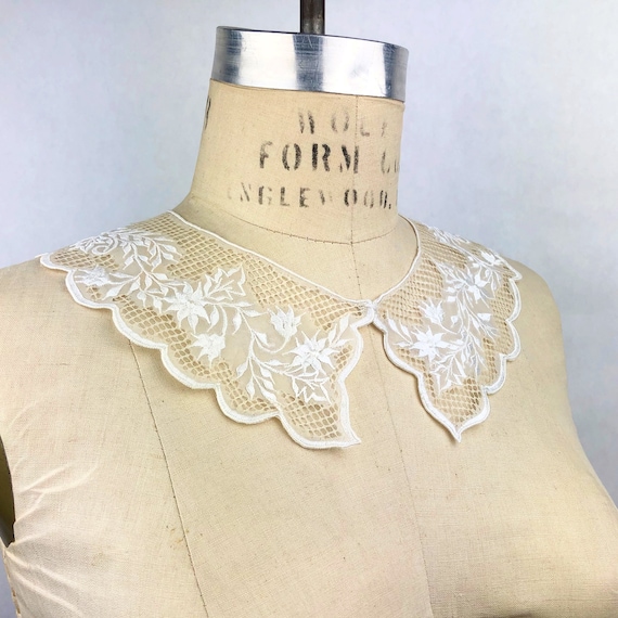 Vintage Floral Off-white Embroidered Lace Collar W/ Faux