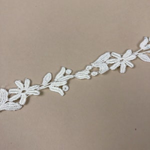 0,75 po. de large, bordure en dentelle brodée ivoire, mini bordure en dentelle de fleurs, bohème des années 1960, couture bricolage, décoration de mariée de mariage, vendu par mètre