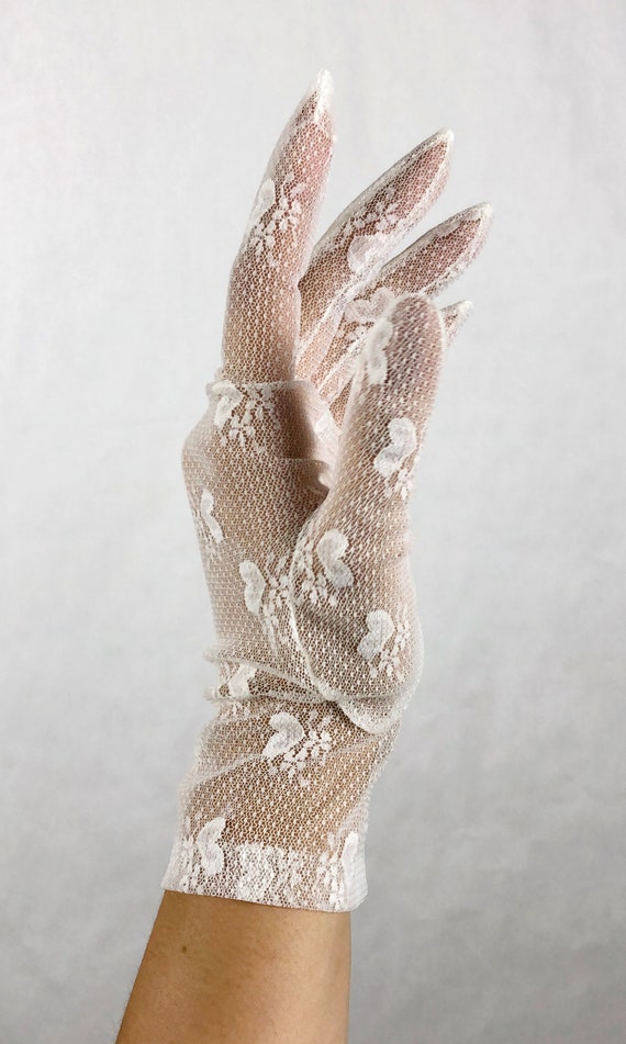 Vintage 1950s Deadstock Hearts Lace Gloves, Roman… - image 5