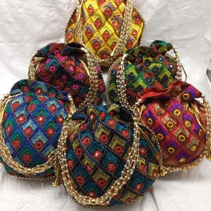 Lot Of 100 Indian Handmade Women&#39;s Embroidered Clutch Purse Potli Bags Pouch Drawstring Bags Wedding Favor Return Gift For Guests Free Ship