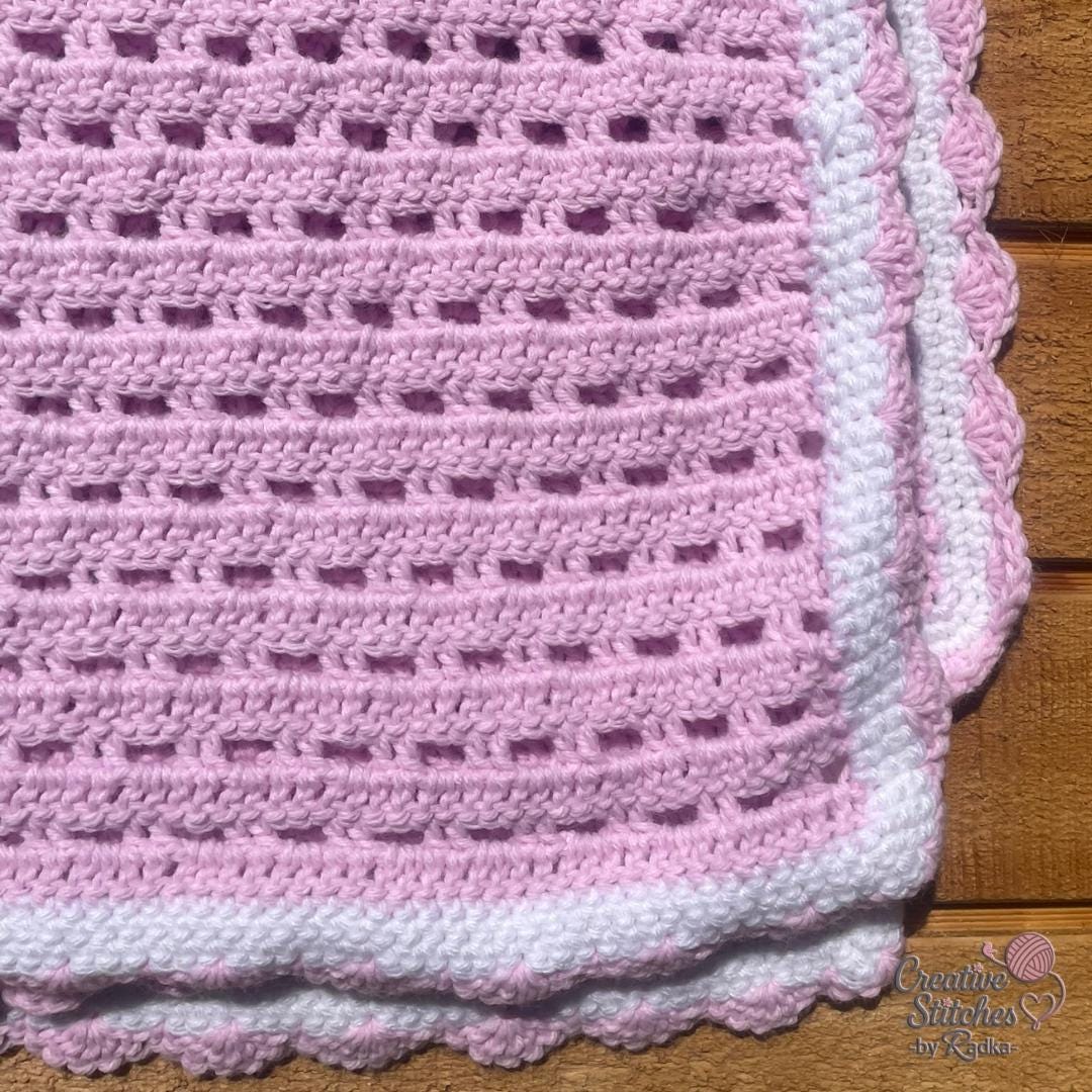 ハンドメイドかぎ針編みベビーブランケット：ソフトピンク＆ホワイトの