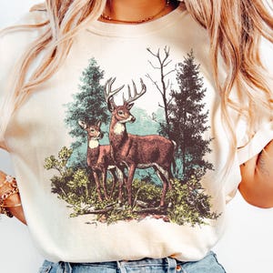 Vintage Deer PNG 90s Estilo Gráfico Animais da Floresta Sublimação Imprimível 2000s Deer Grunge Retro Hunter Deer Desbotado Png Design de Camisa Natureza