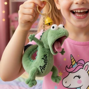 Llavero de peluche de lagarto personalizado, llavero de campana de recuerdo de Florida, regalo de cumpleaños para fiestas infantiles, colgante de peluche suave con dije simbólico