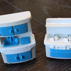 Vintage Kameny Dollhouse Kitchen Furniture Lot – Sink, Stove & Counter – 1950s Plastic Miniatures