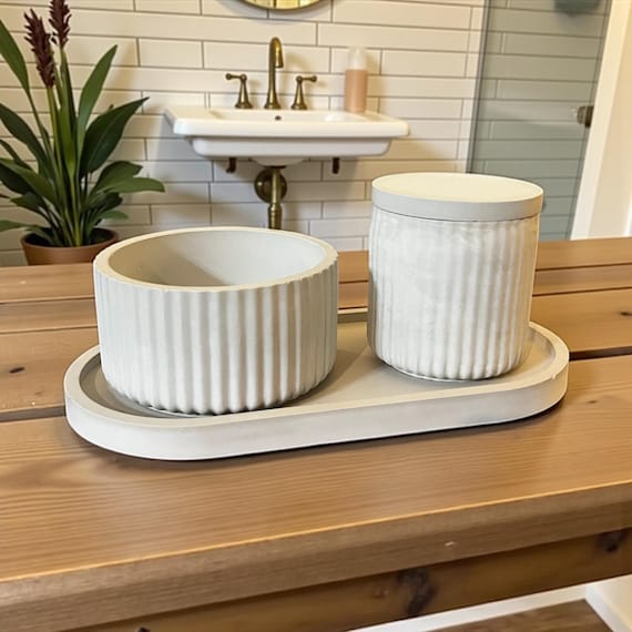 Minimalist bathroom organizer