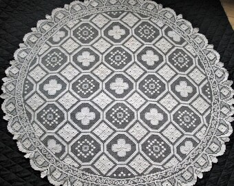 Round lace tablecloth. Ecru mesh lace Approx. 35 inches