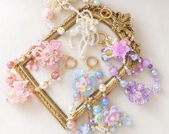 Colgante floral pastel para bolso, llavero de flor de perlas, colgante para bolso con cuentas, accesorio kawaii para bolso, regalo hecho a mano para ella.