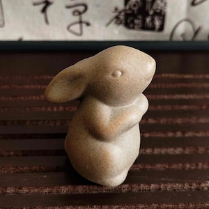 Keramiek gesneden standbeeld konijn thee. Feng Shui-standbeeld