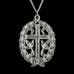 Vintage Sterling Silver Marcasite Laurel Wreath Cross Pendant Necklace 18”