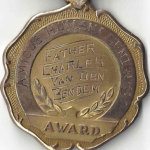 Vintage 1962 Gold Filled Katholische Assn. von VI Parochials NYC Priest Award Medal