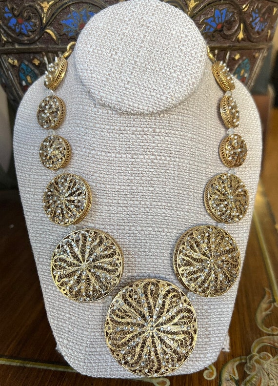 Chanel pearl necklace 2019 clearance