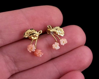 Vintage 14k Gold Angel Skin Pink Coral Flowers Leaves on Branch Post Earrings / Coral Jewelry / Gold Jewelry / Vintage Floral Jewelry