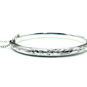 C1980s Sterling Silver Bangle Bracelet English Hallmarks C1980s Sterling Silver Bangle Bracelet English Hallmarks