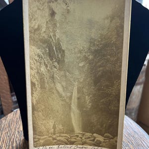Carte ancienne de 1884, impression à l'albumine, photo Rainbow Falls, Ute Pass, Colorado/bon cadeau/photo rare/cadeau/histoire du Colorado