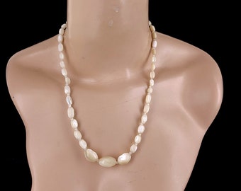 Vintage Art Deco Graduated Mother of Pearl MOP Beaded Necklace 20” / Mother of Pearl Necklace / Pearl Jewelry / Abalone Necklace