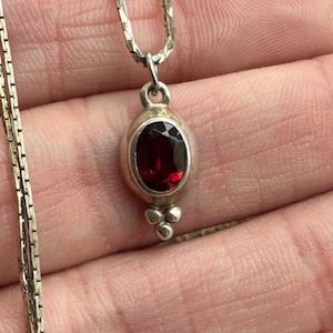 Vintage Sterling Bali Garnet Dainty Pendant Necklace 18”