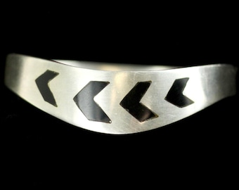 Vintage Sterling Taxco Mexico Onyx Arrow Inlay Bangle Bracelet 7"