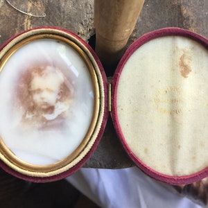 Antique Memento Mori Child Photo Silver Albumen Victorian Milk Glass Compact / Memento Mori/Civil War Photo/Milk Glass/ Albumen/Good Gift