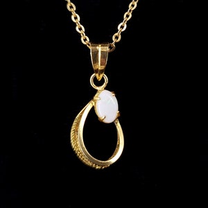 Vintage Gold Plated Australian Opal Filigree Pendant Necklace
